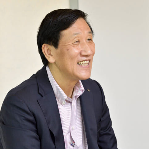 アクサ生命保険株式会社代表取締役社長 兼 CEO 安渕 聖司様の写真